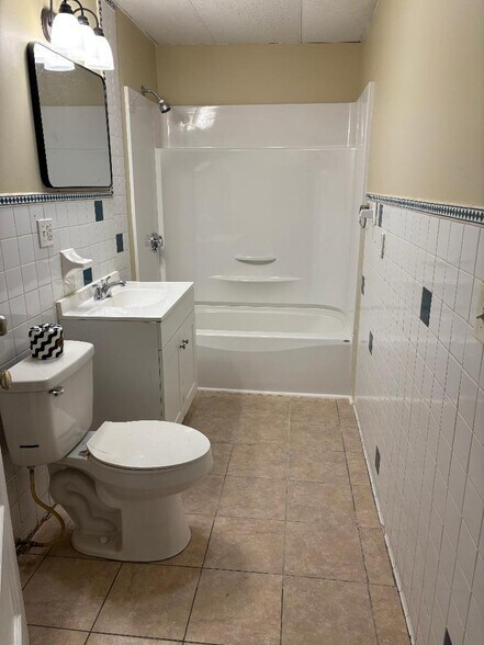 Building Photo - 51 Hamlin St