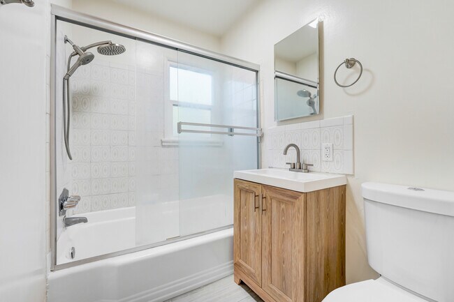 Building Photo - 5107 Enfield Ave