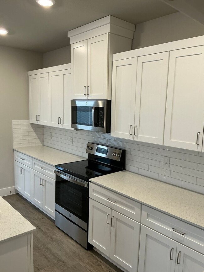 Building Photo - 4/2/2 GODLEY ISD - Two Story Home - Fireplace