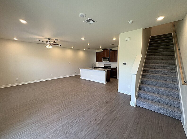 Building Photo - 1154 Lindsey Dr