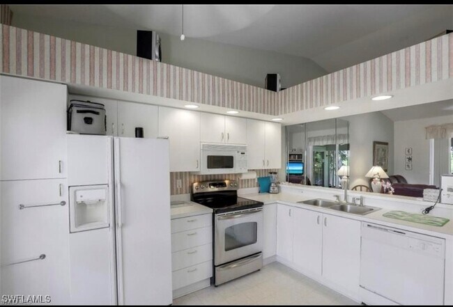 Building Photo - 242 Newport Dr