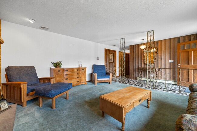 Building Photo - 117 Church Hill Rd