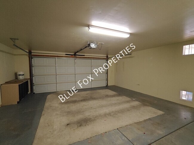 Building Photo - 710 W Calle Alta Loma
