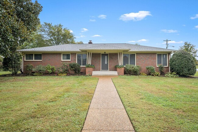 Primary Photo - 902 Whitehall Rd