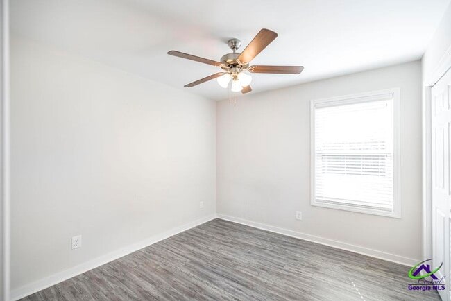 Building Photo - 101 Shasta Dr