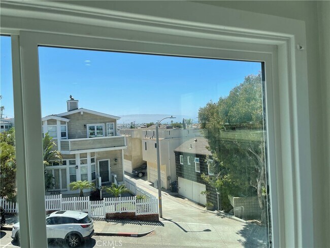 Building Photo - 223 24th St