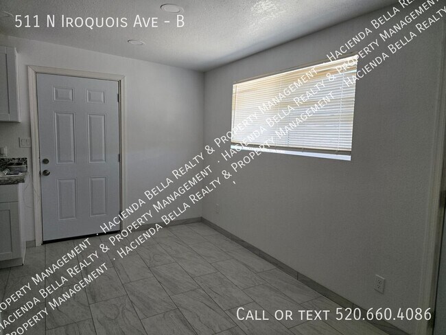 Building Photo - 511 N Iroquois Ave
