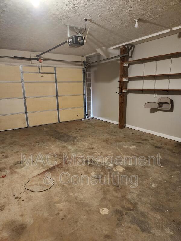 Building Photo - 143 W Gate Dr