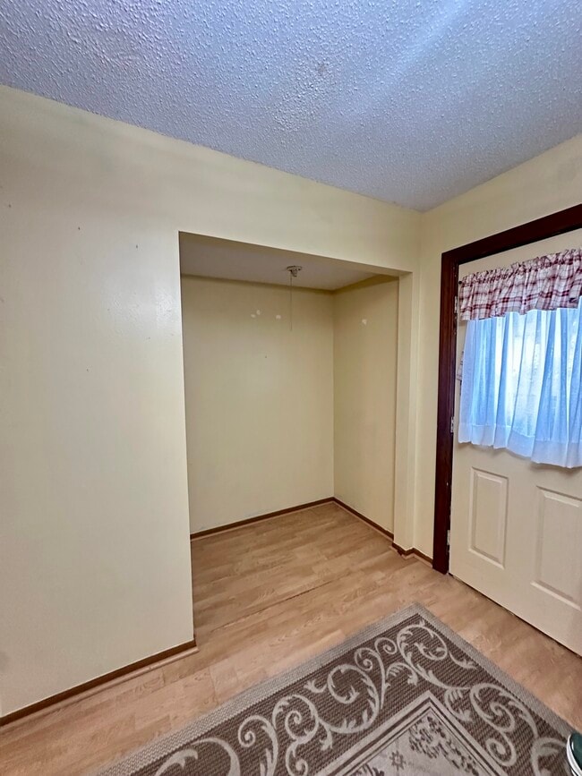 Building Photo - 3930 Country Club Dr