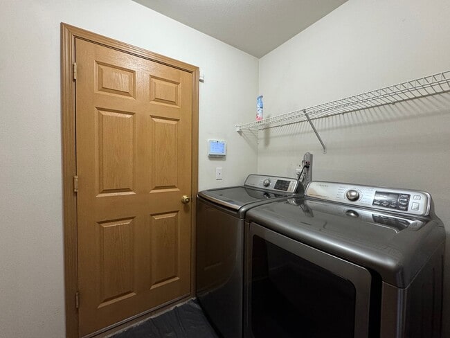 Building Photo - Beautiful One Story House - 3 bed in Spanaway!