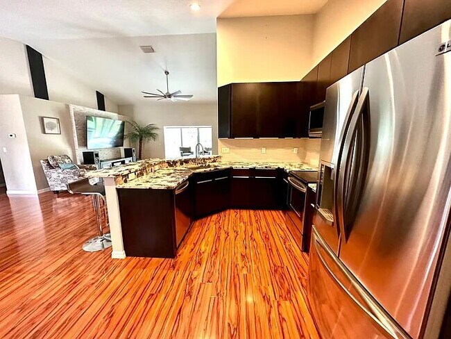 Building Photo - Luxury Updated Pool-Style Retreat on Quiet Cul-de-Sac