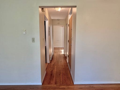 Building Photo - Charming 1-Bedroom Retreat in Queen Anne - Near Fremont! Available Now!