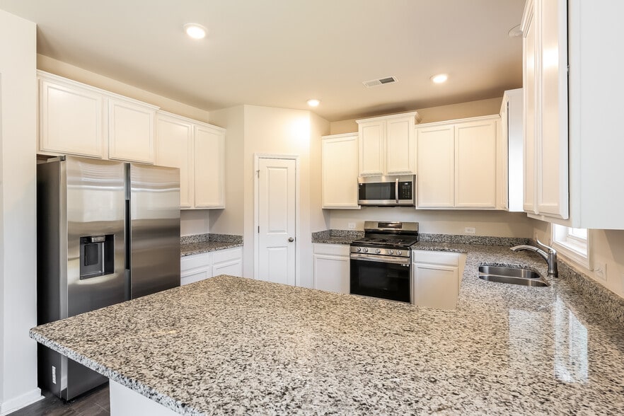 Building Photo - 332 White Peach Wy