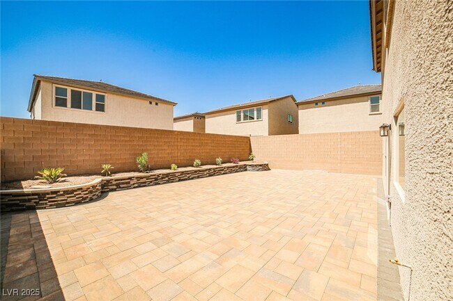 Building Photo - 7523 Castlegreen Ave