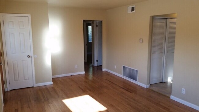 Building Photo - Charming Updated Rancher in the Heart of C...