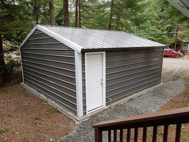 Building Photo - Remodeled 3 Bedroom Home with 2 Car Garage!