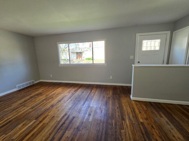 living room - 15890 Freeland St