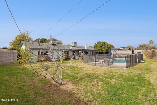 Building Photo - 6721 N 12th Wy