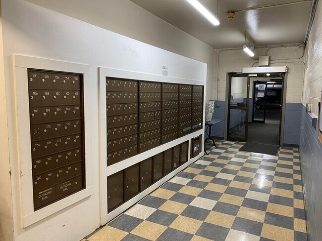 Building Photo - 8 Whittier Pl