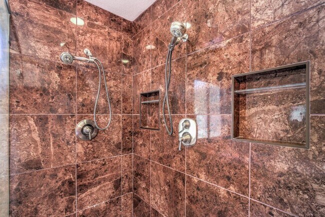 Building Photo - 2733 Bensonhurst Ln
