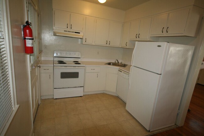 Building Photo - Adorable House in Trinity Park with Large ...