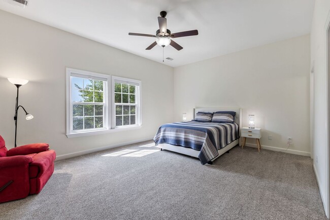 Building Photo - 415 Enclave Ct
