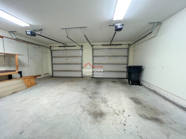 Building Photo - Beautiful 3-Bed Home with Outdoor Kitchen ...