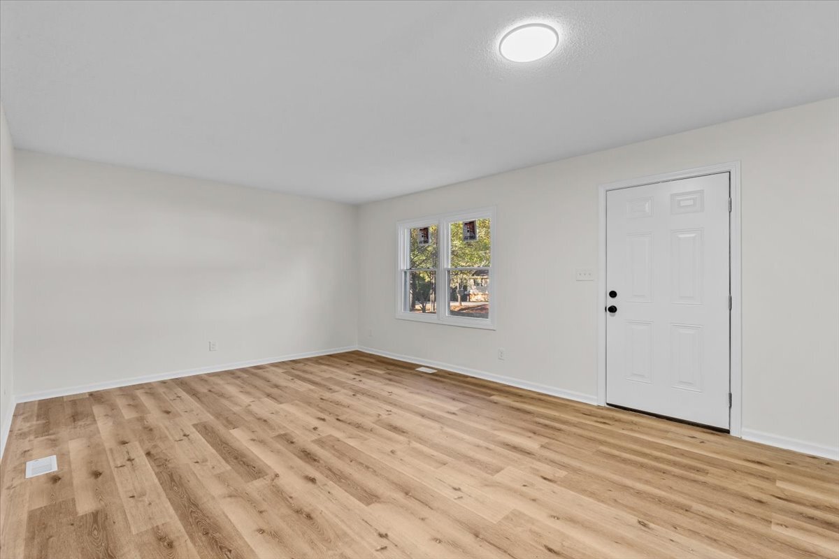 Building Photo - 718 Miles St