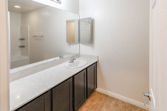Building Photo - Nicely Upgraded Mountains Edge Gated Commu...