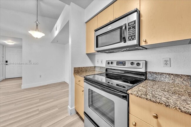 Building Photo - 2516 Centergate Dr