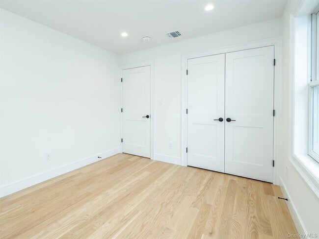 Building Photo - 35 B Dunwood Rd