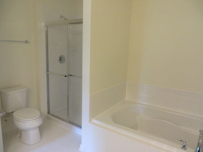 Building Photo - Spacious, Large, Luxury 3 Bedroom Townhouse in Hockessin, Delaware