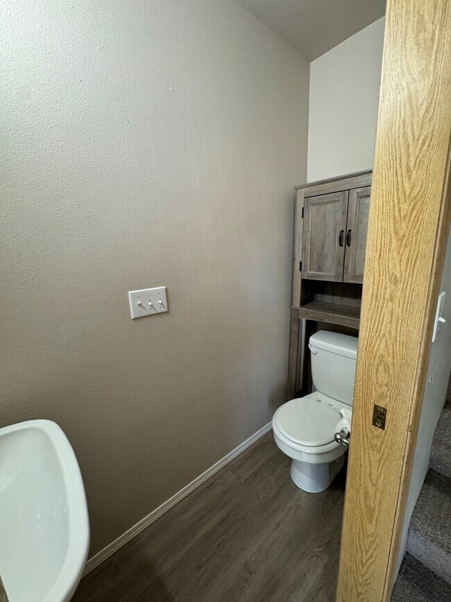 Building Photo - 207 Kansas St SW