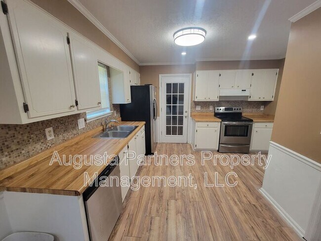 Building Photo - 1846 S Barton Dr