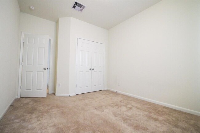 Building Photo - 4426 S Vineyard Mdw Ln