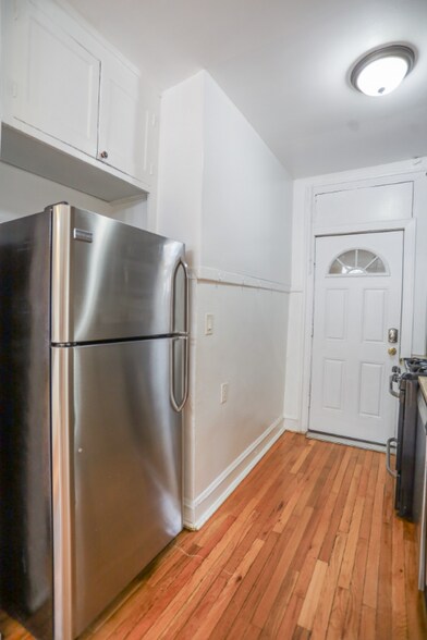 Building Photo - 1329 W Touhy Ave