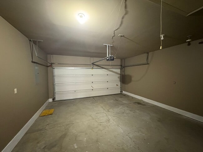 Building Photo - For rent