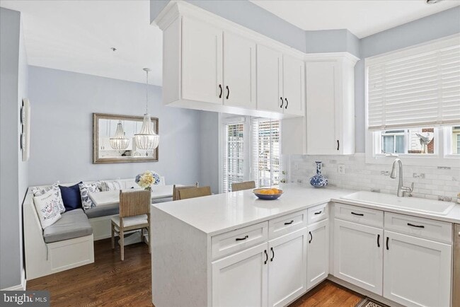 Building Photo - 308 S Fayette St