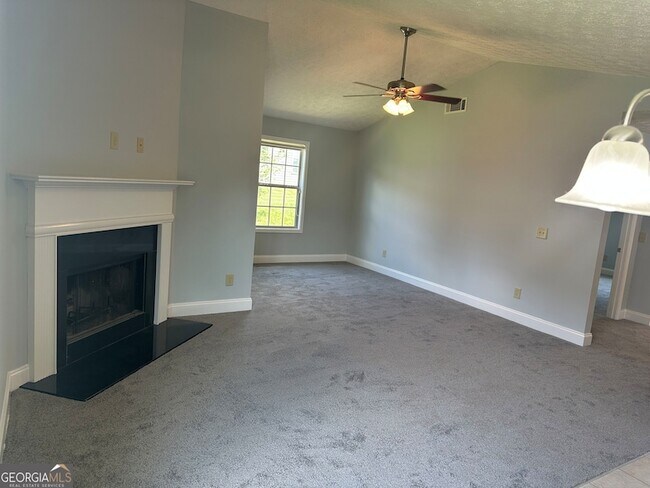 Building Photo - 561 Highland Pointe Dr
