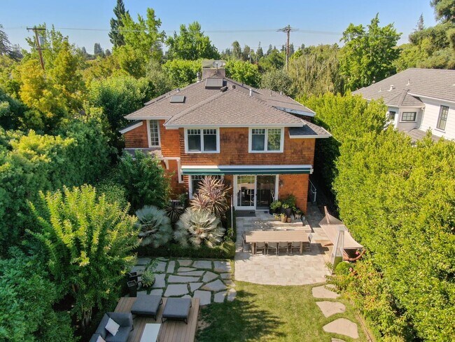 Building Photo - Beautifully Appointed 7-Bedroom Home with Lush Garden Setting in Palo Alto