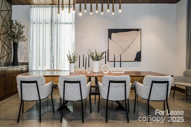 Building Photo - 4220 Colony Plz Dr