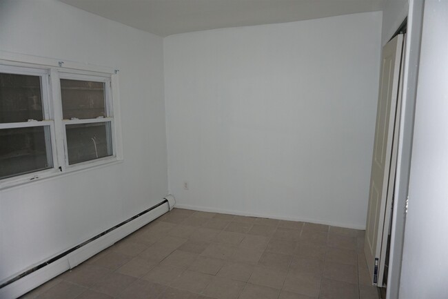 Building Photo - 327 41st St