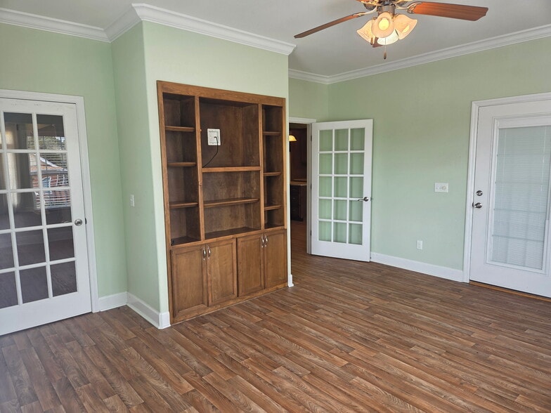 Building Photo - 565 Twin Ponds Dr