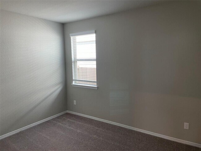 Building Photo - 24810 Sierra Laurel Ln