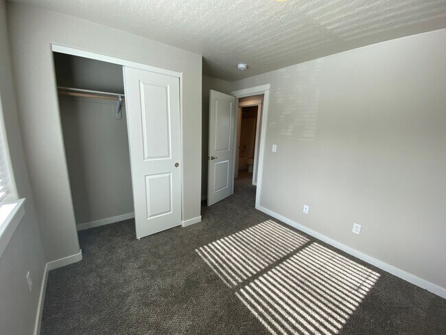 Building Photo - 3 Bed 2.5 Bath home in central Bend!