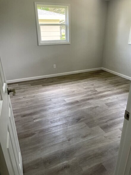 Building Photo - 1231 Primrose Ln