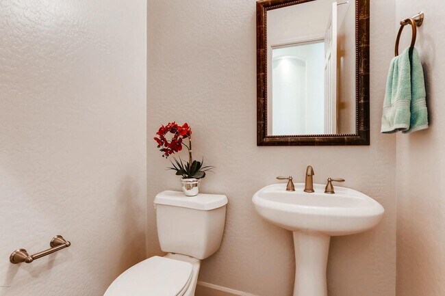 Building Photo - 15865 W Vernon Ave