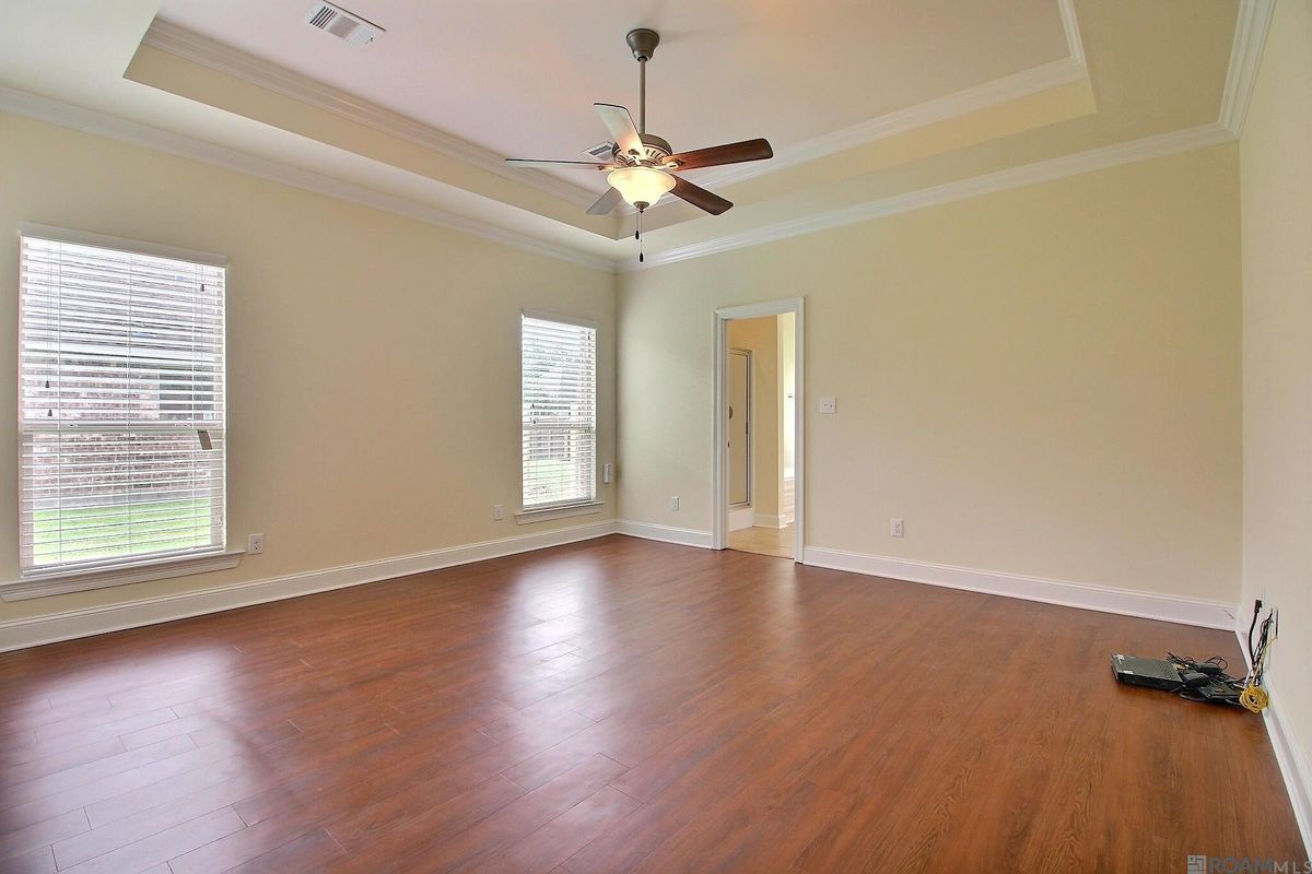 Building Photo - 20357 Chaumont Ave