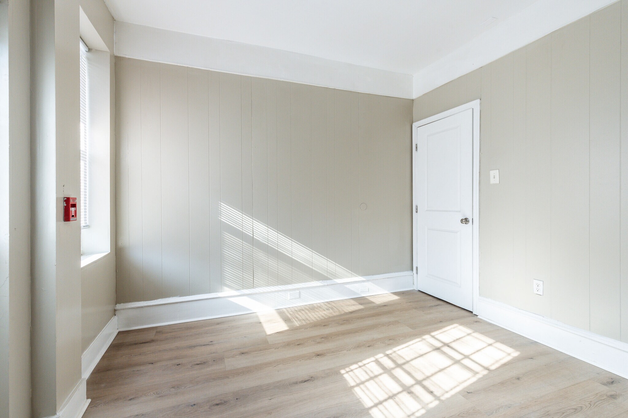 Building Photo - 3864 W Girard Ave