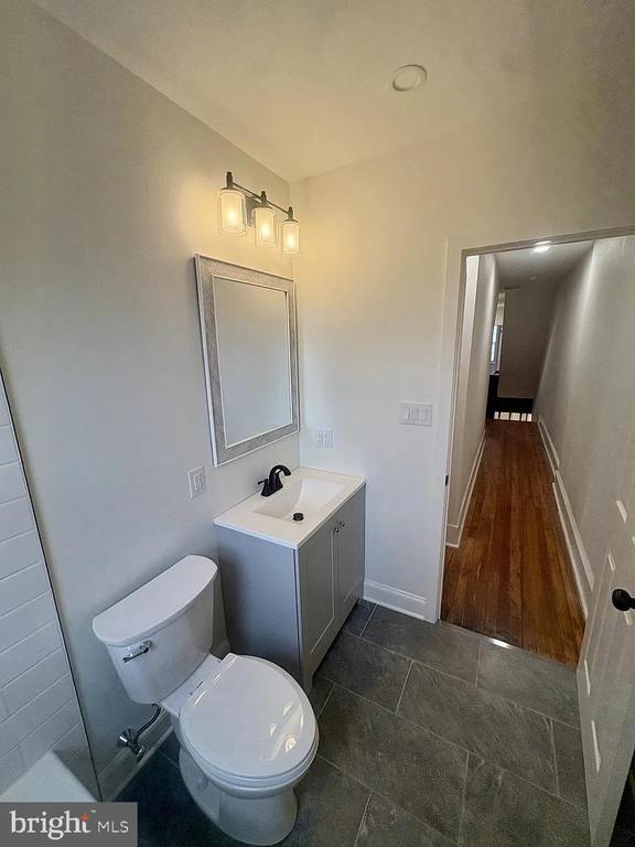 Building Photo - 4462 E Thompson St